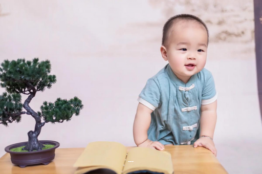 南昌宝宝爱吐奶是什么原因
